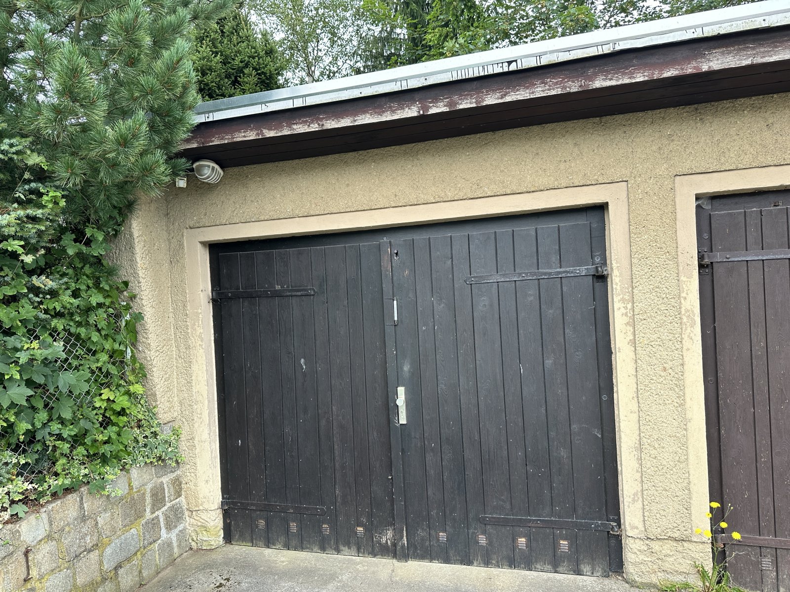 separate Garage