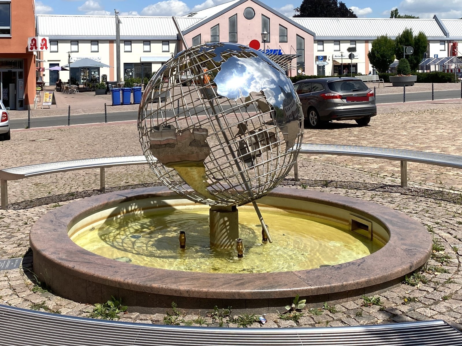 Markt Brunnen 2013 Globus in Edelstahl