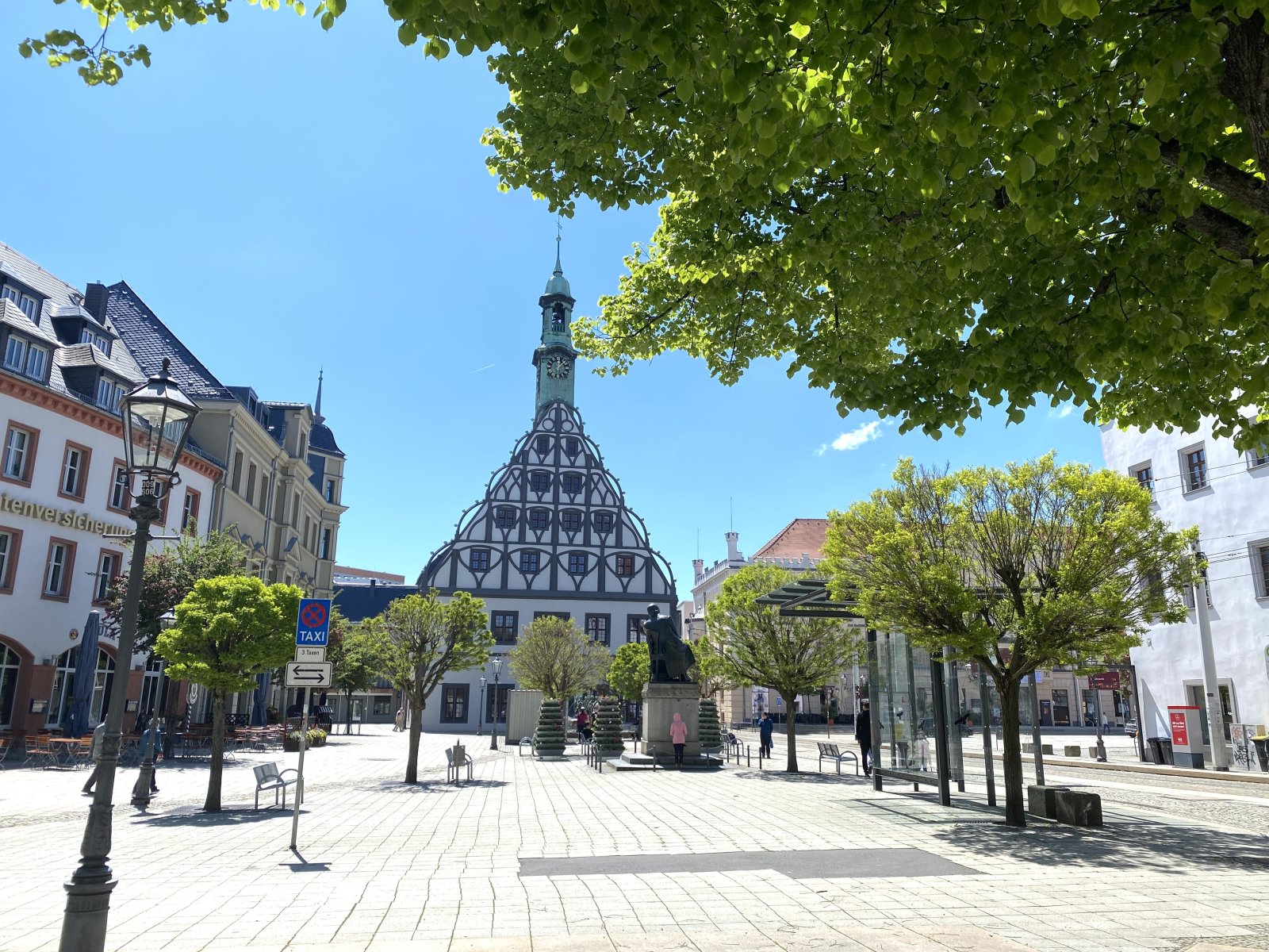 Hauptmarkt mit Theater