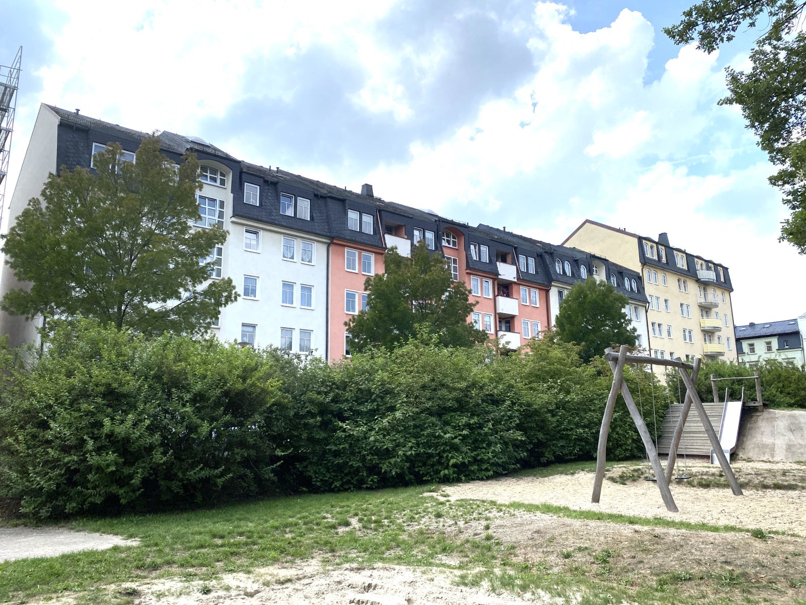 Spielplatz vor dem Komplex